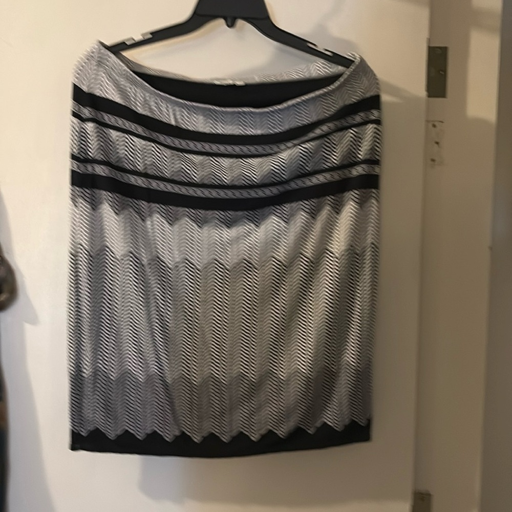 XL Max Studio skirt black gray and white